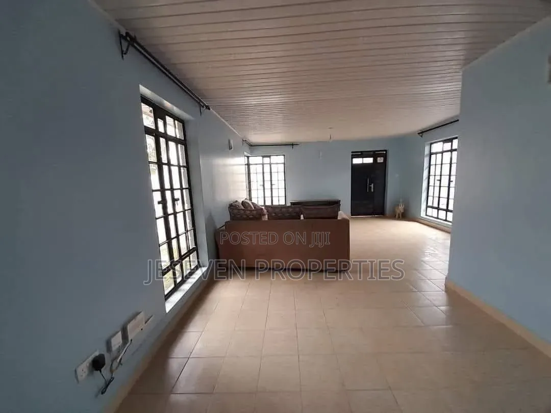 3bdrm Bungalow in Quarry Road, Viraj Area for sale in Viraj Area