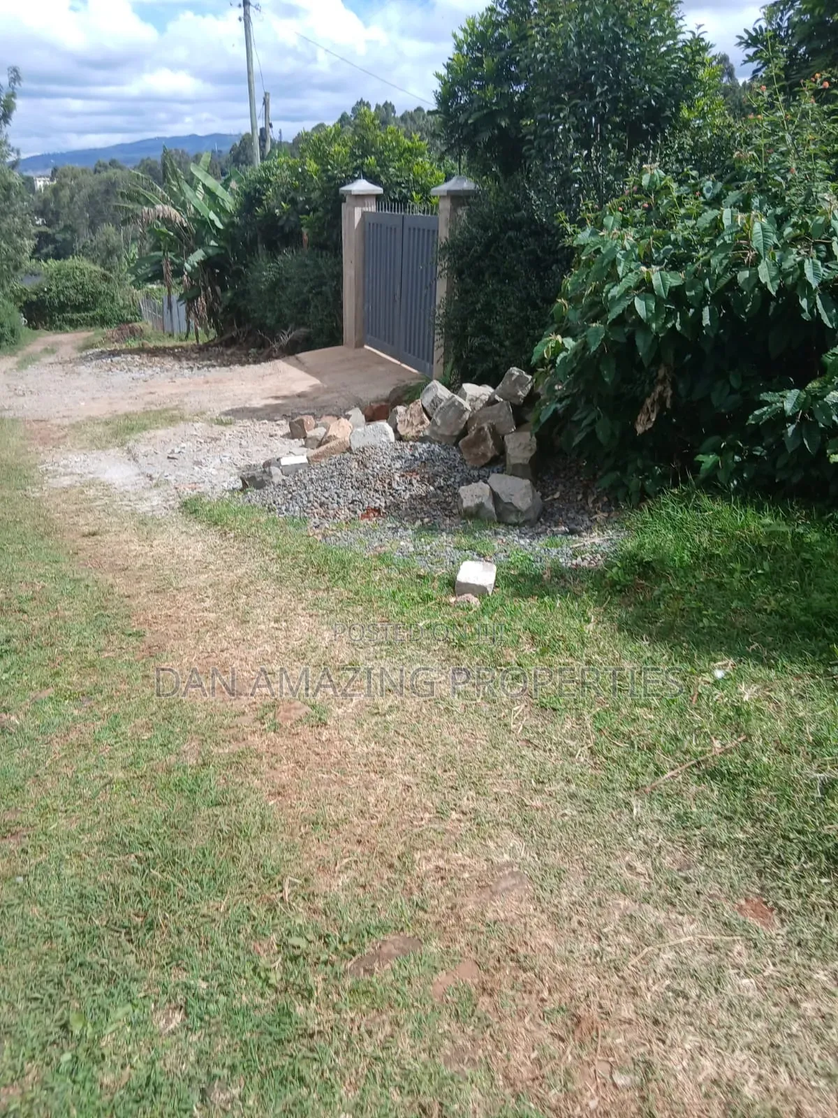 3/4 Acre for Sale in Kerarapon Drive Ideal F Residential Pure Red Soil in Kerarapon
