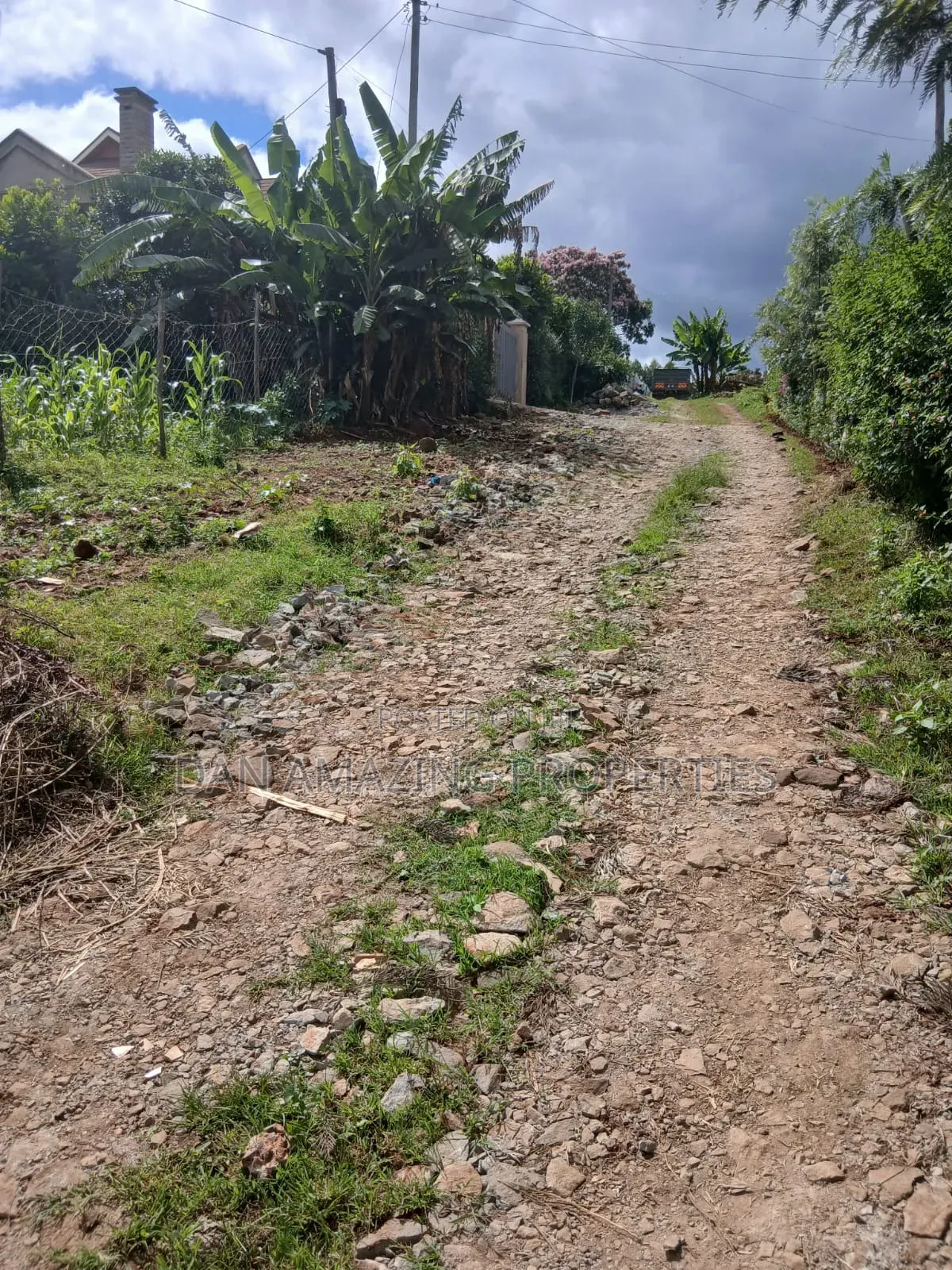 3/4 Acre for Sale in Kerarapon Drive Ideal F Residential Pure Red Soil in Kerarapon