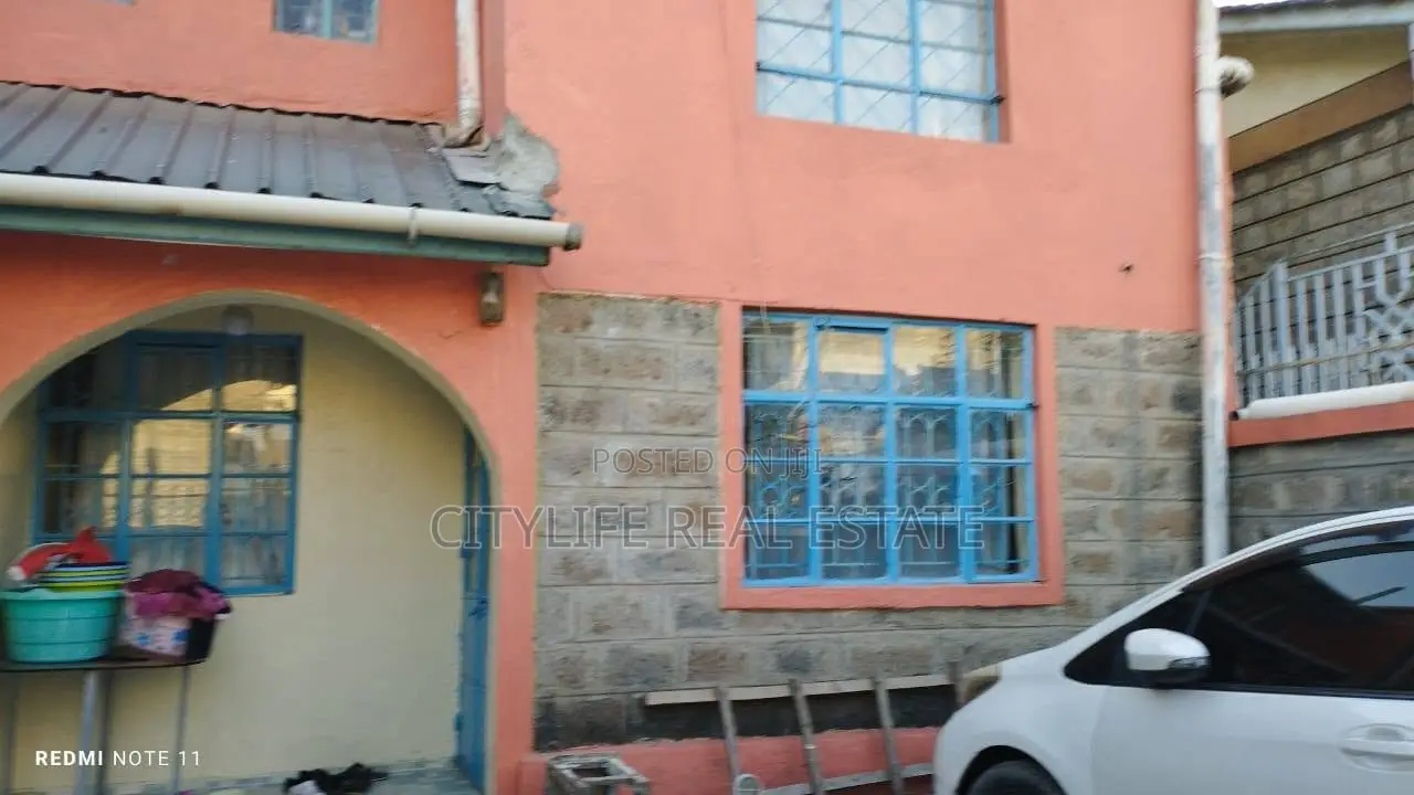 4bdrm Maisonette in Donhom Phase 5G, Savanna for sale in Savanna