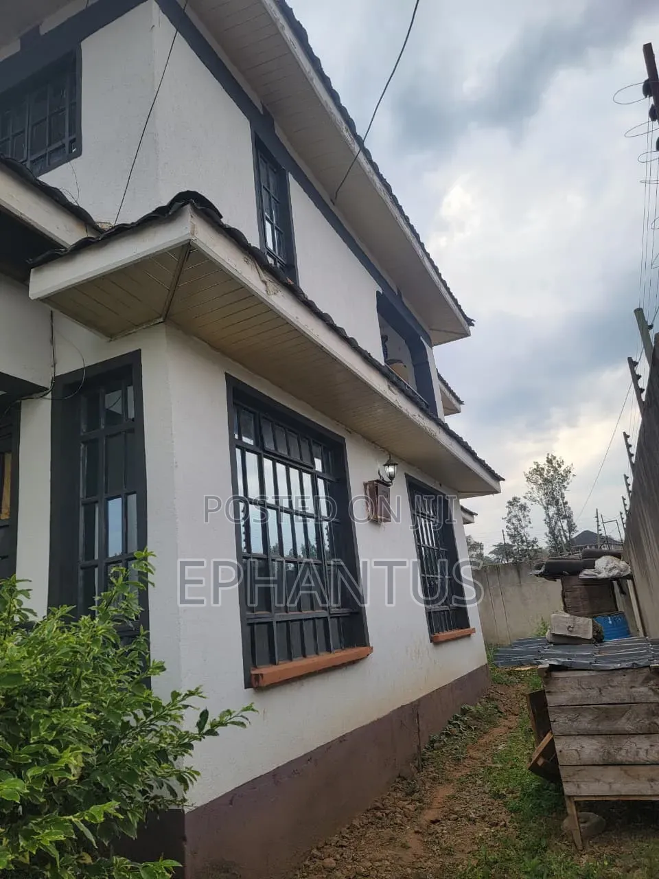 5bdrm House in Ngoingwa Estate for sale in Ngoingwa Estate