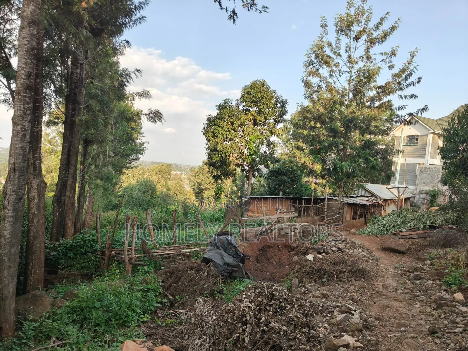Red Soil Residential Quarter Acre Plot for Sale in Kerarapon Drive in Kerarapon