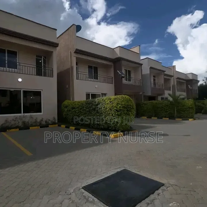 4bdrm Maisonette in Gateway Mall Area for sale in Gateway Mall Area