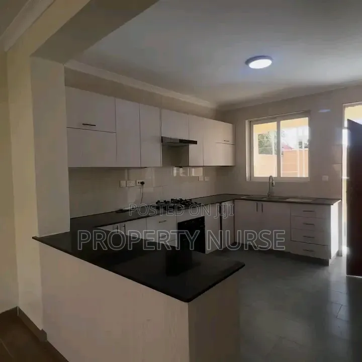 4bdrm Maisonette in Gateway Mall Area for sale in Gateway Mall Area