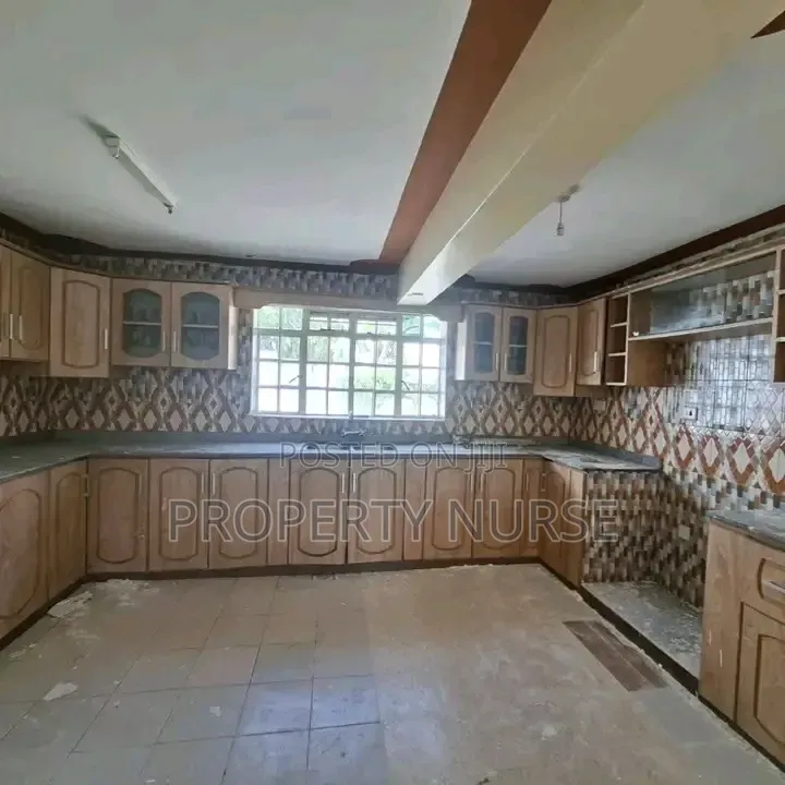 4bdrm Maisonette in Gateway Mall Area for rent in Gateway Mall Area