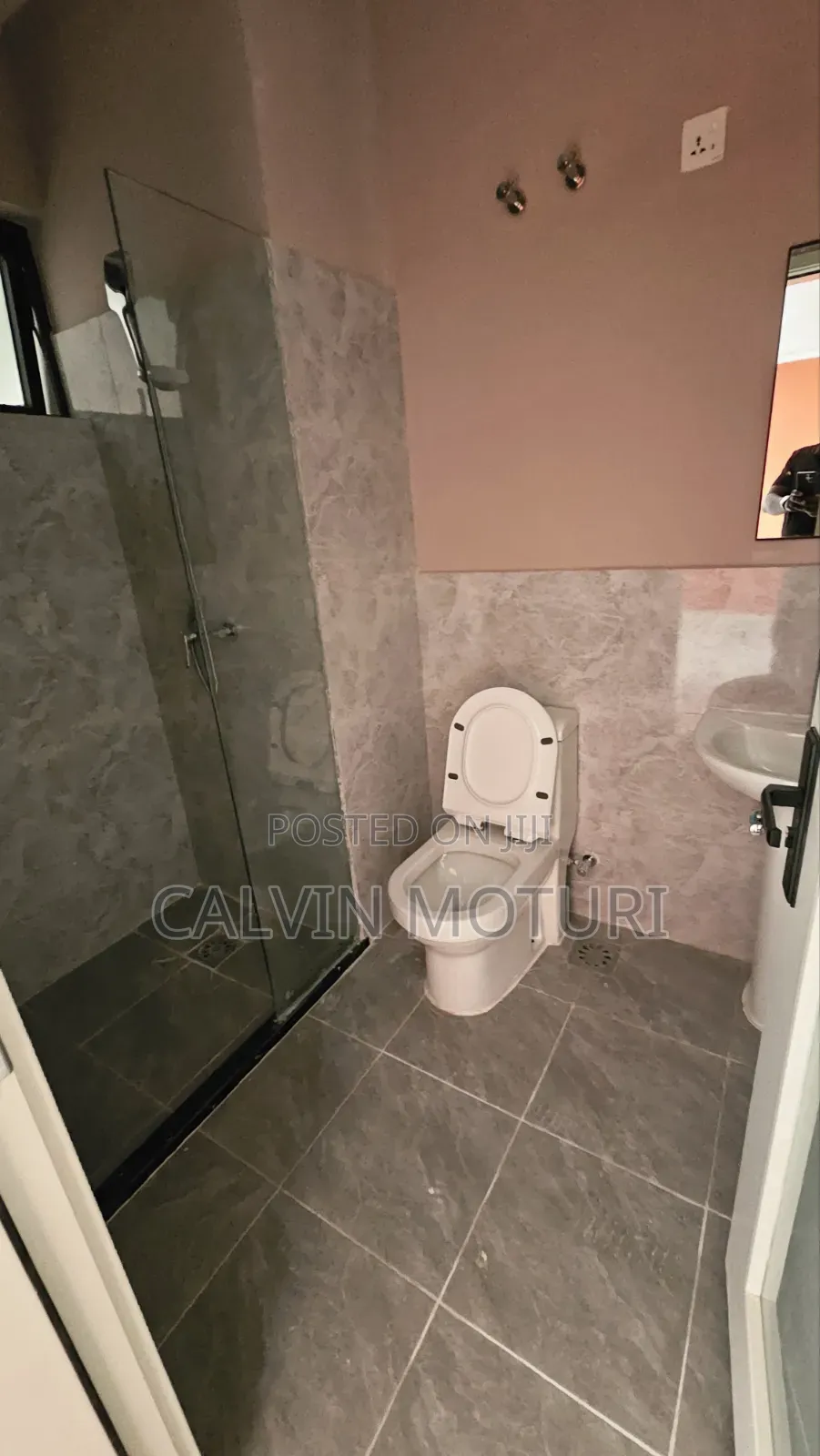 1bdrm Bedsitter in Junction Mall, Valley Arcade for rent in Valley Arcade
