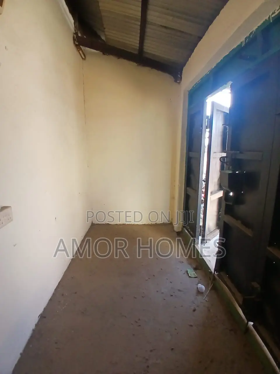Shop to Let in Bombolulu