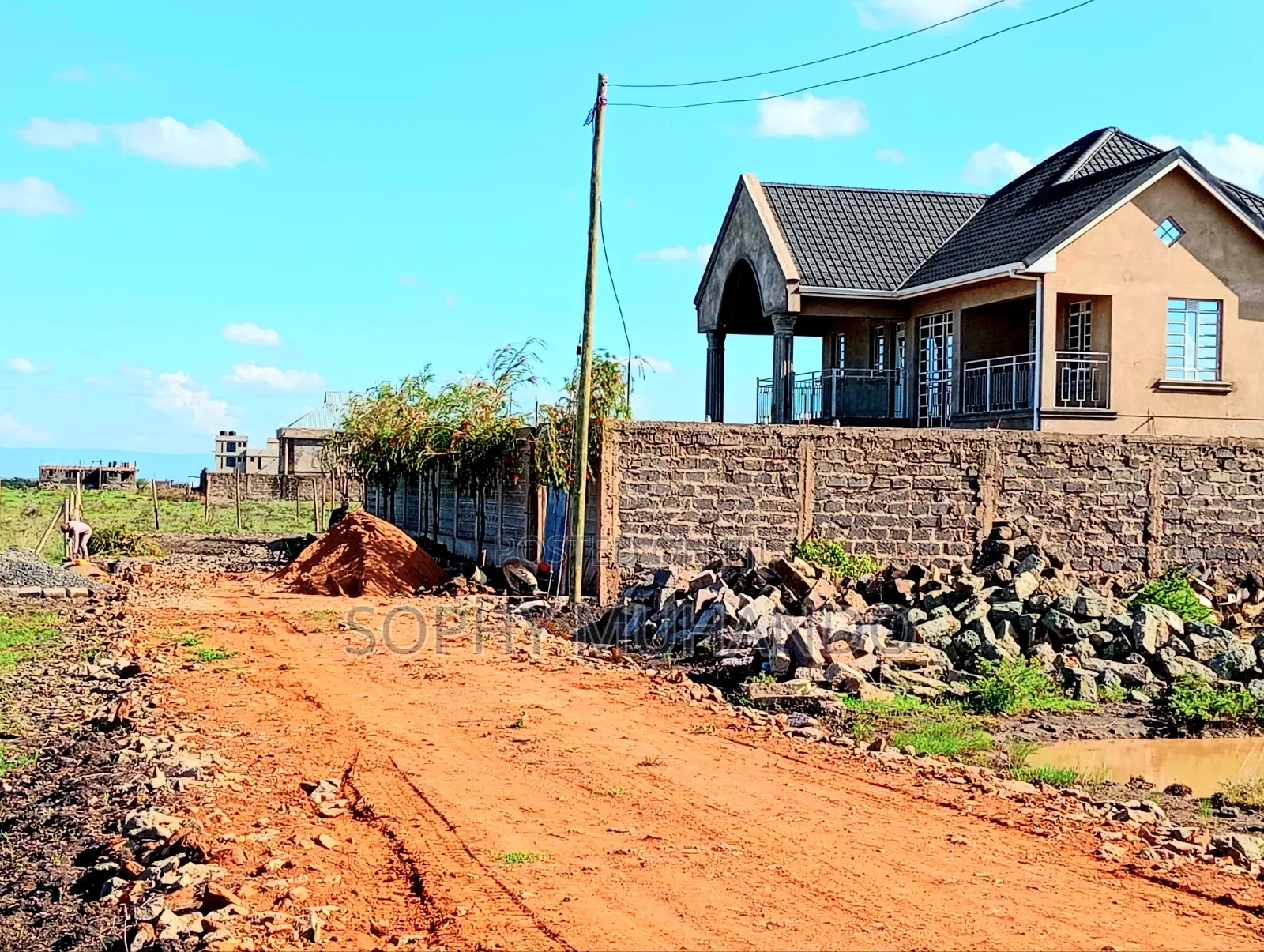 Gikumari 50x80 Plot for Sale at 1m Along Rainbow-Gikumari Tarmac in Kamakis