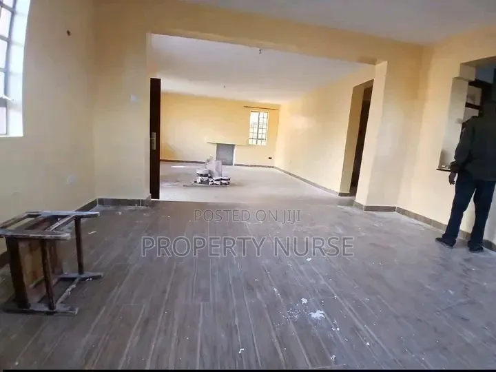 4bdrm Maisonette in Gateway Mall Area for rent in Gateway Mall Area