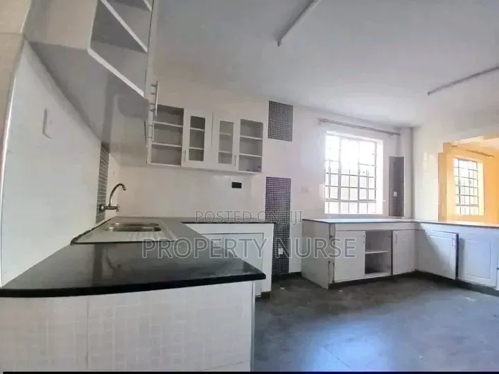4bdrm Maisonette in Gateway Mall Area for rent in Gateway Mall Area