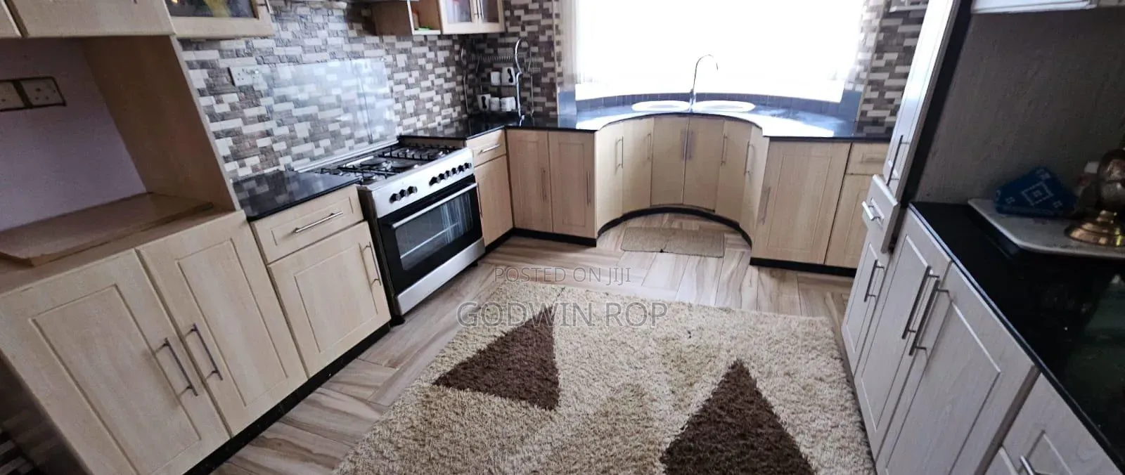 7bdrm Maisonette in Hillside for sale in Hillside