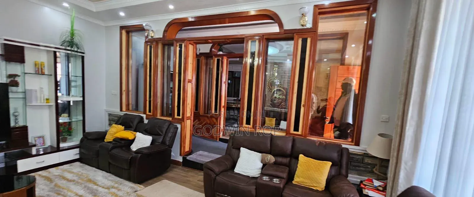 7bdrm Maisonette in Hillside for sale in Hillside