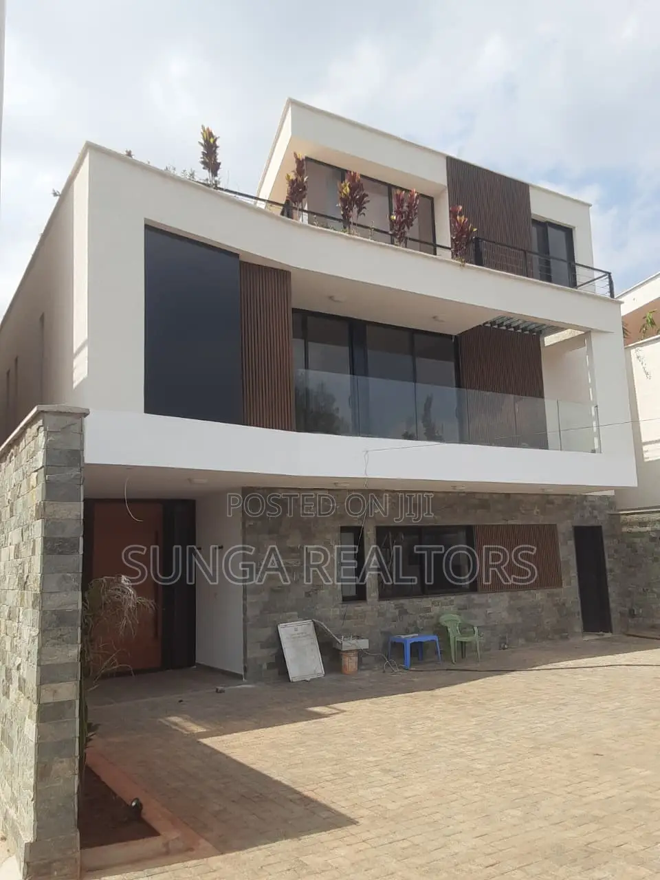 4bdrm Villa in Paradise Lost, Runda for sale in Runda