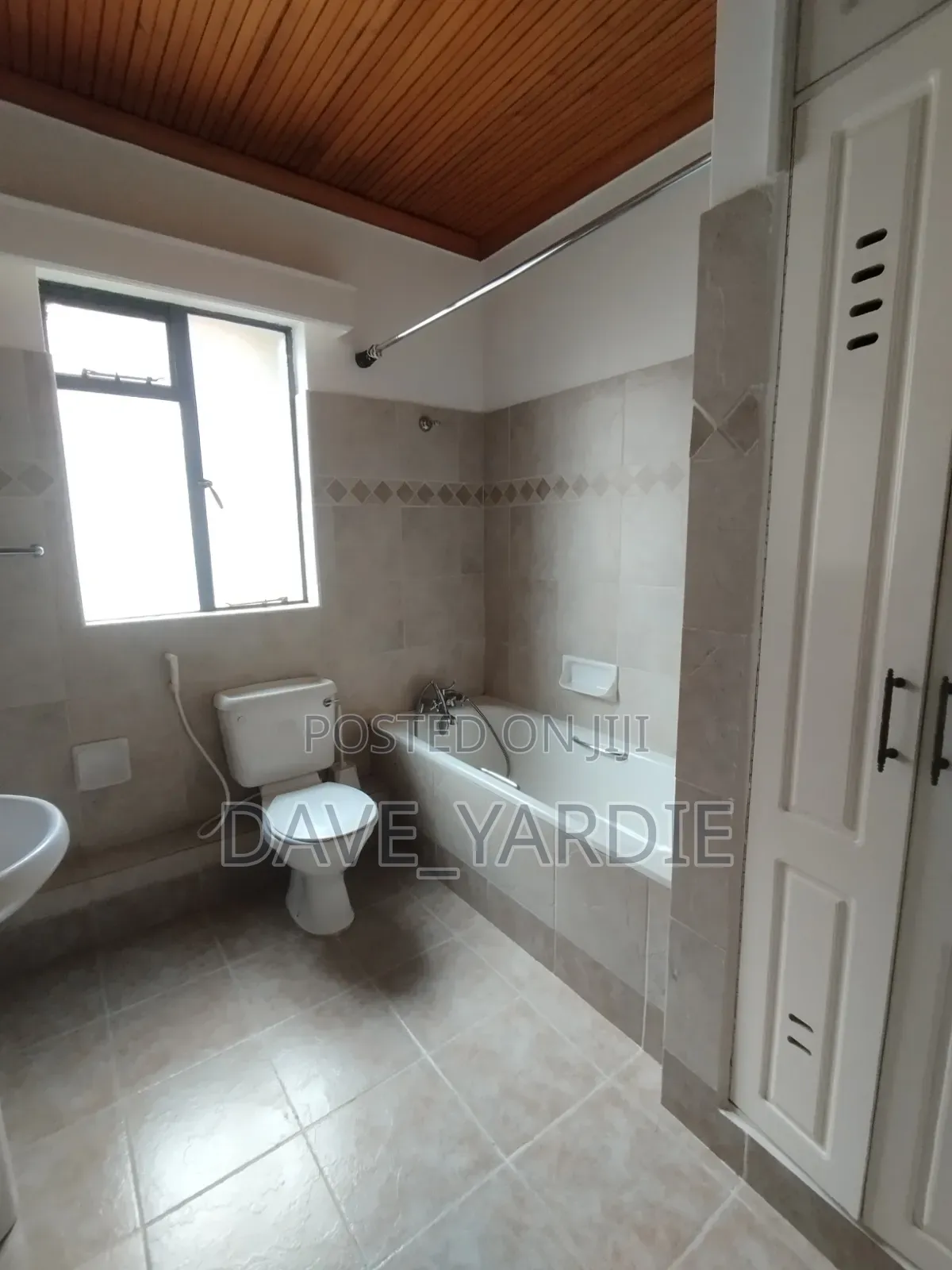 4bdrm Block of Flats in State House Area for sale in State House Area