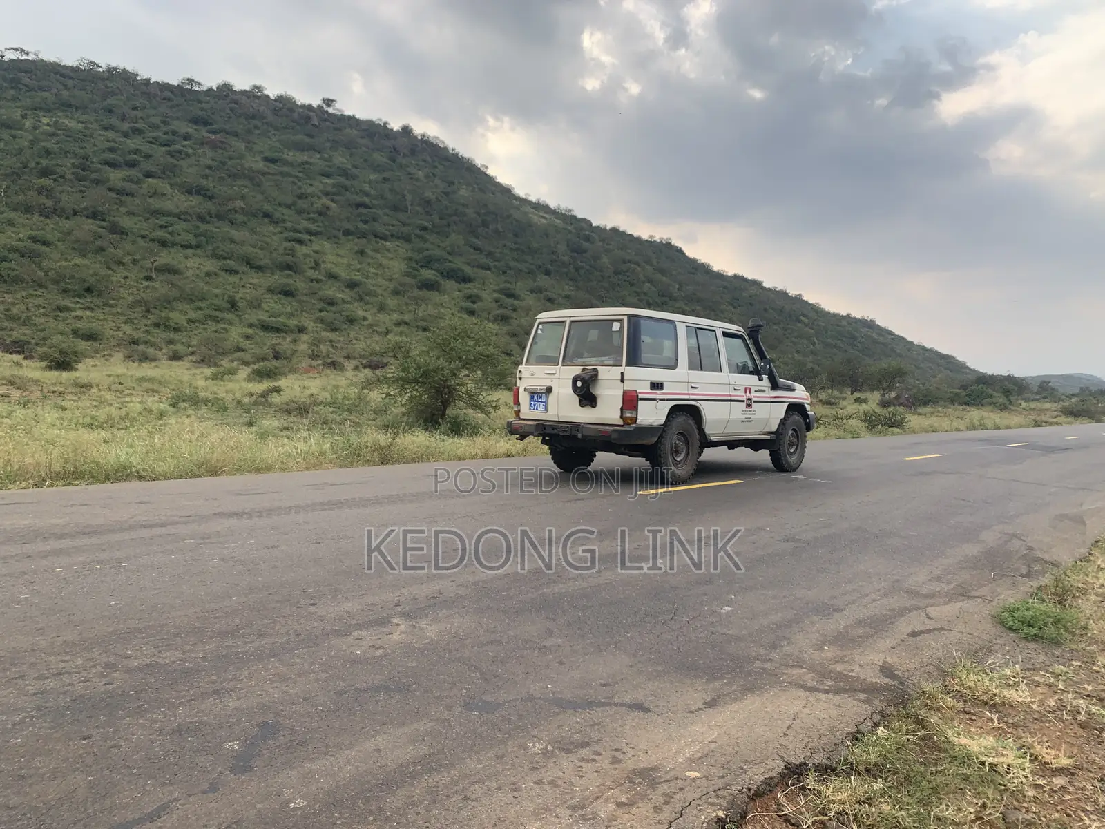 5 Acres Thigio / Ndiuni 5 Acres Touching Tarmac in Ndeiya