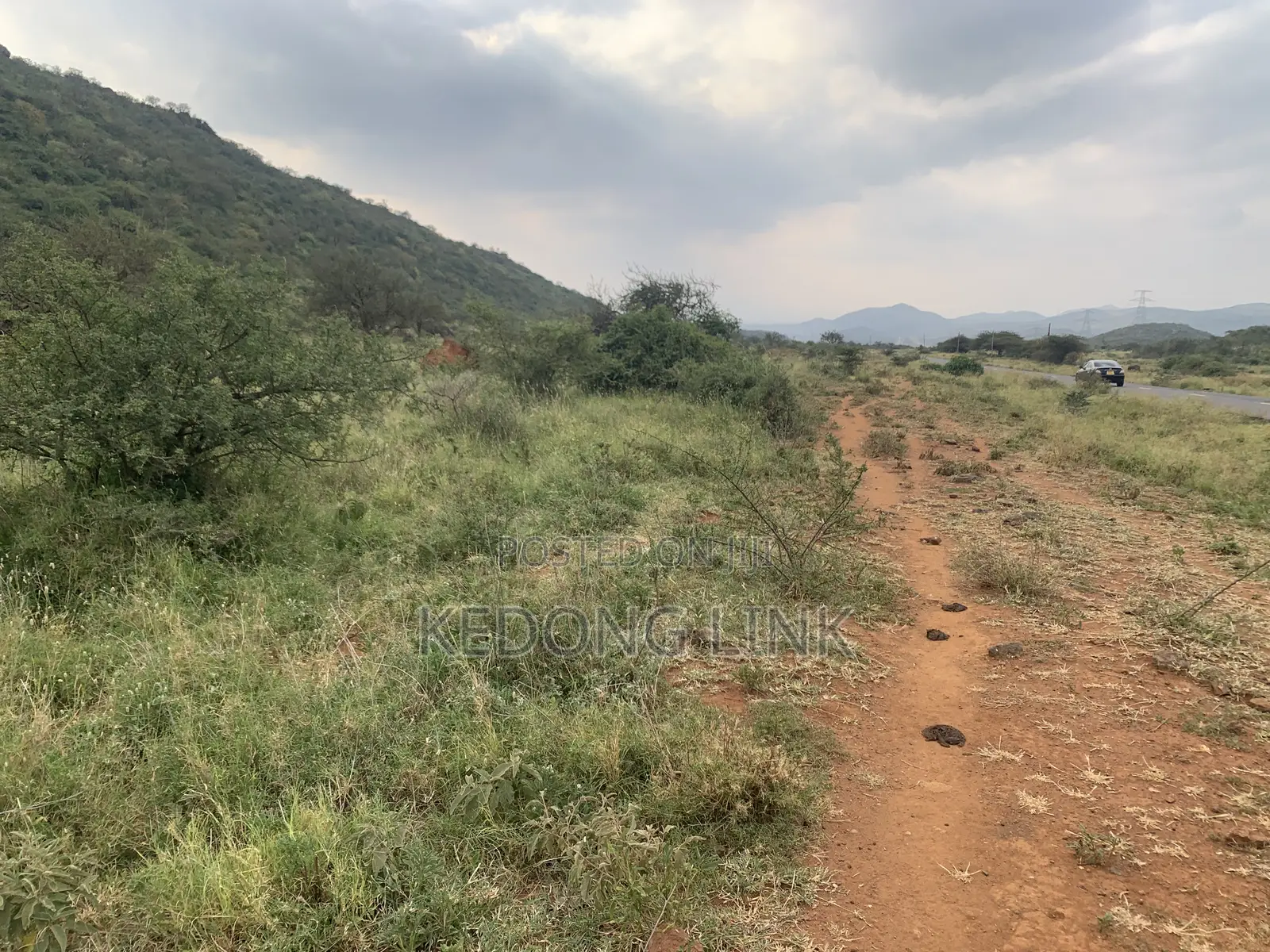 5 Acres Thigio / Ndiuni 5 Acres Touching Tarmac in Ndeiya
