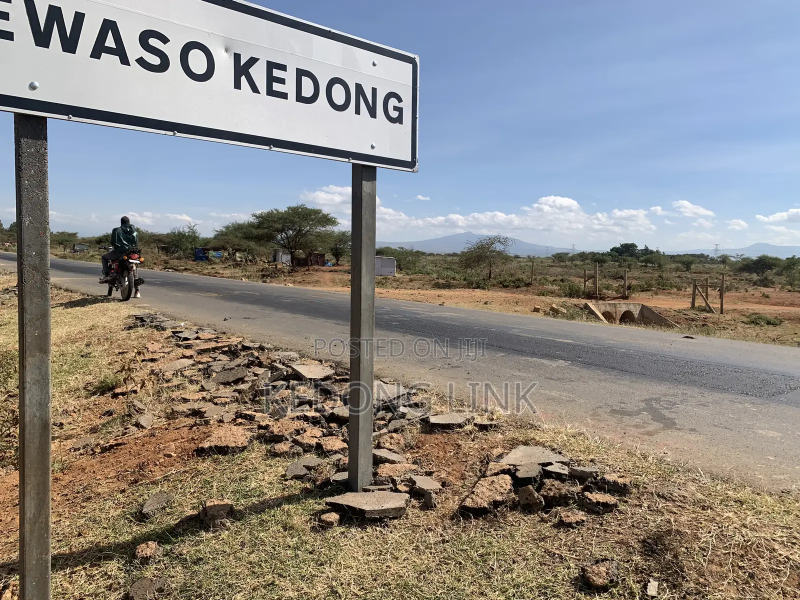 1/2 Acre Ewuaso Kedong Touching Tarmac in Ewuaso Oonkidong'I