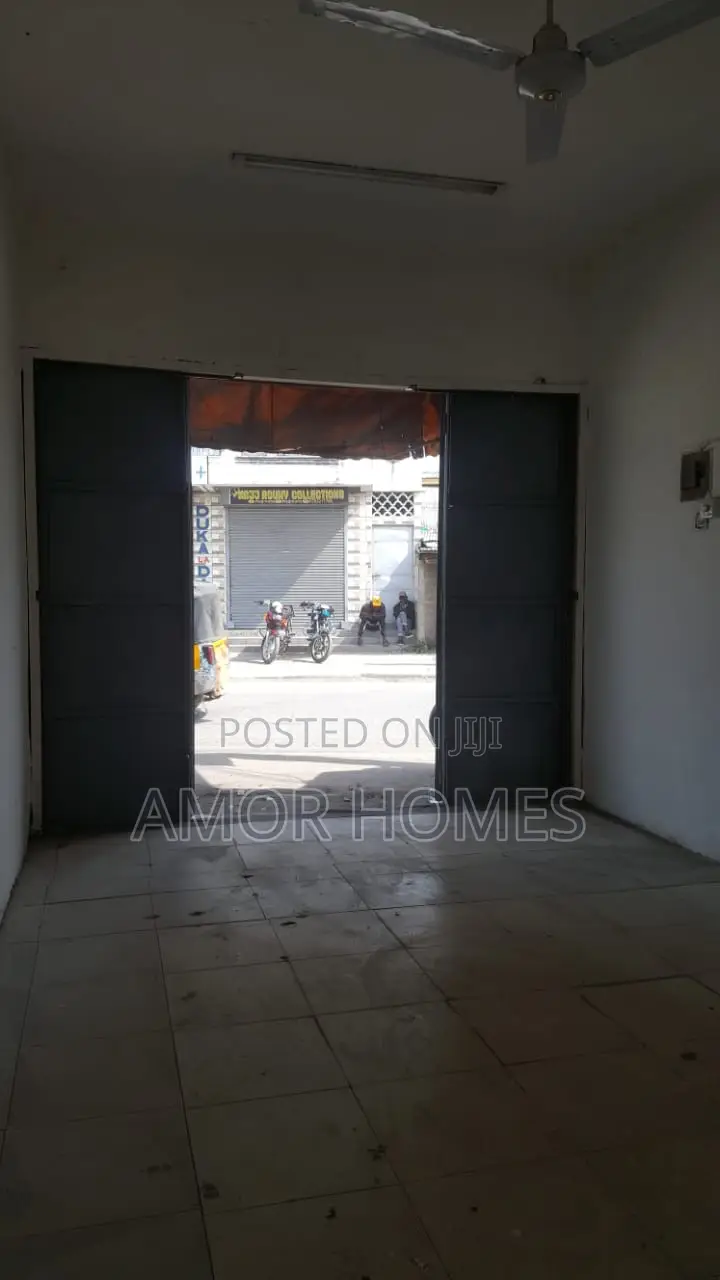 Shop to Let in Bombolulu