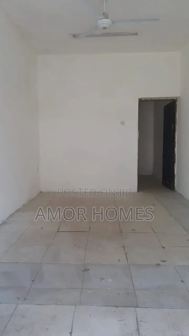 Shop to Let in Bombolulu