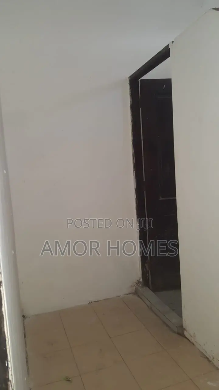 Shop to Let in Bombolulu