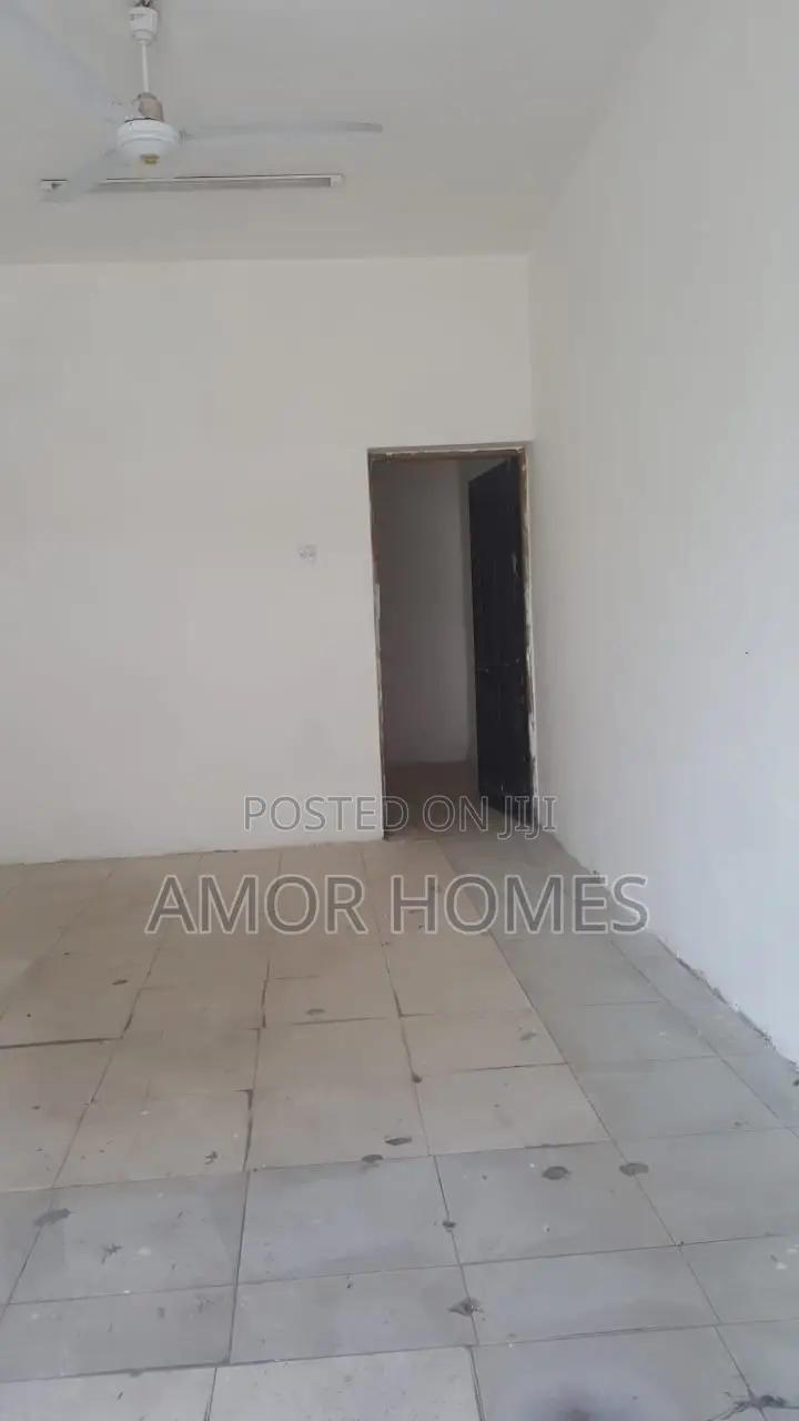 Shop to Let in Bombolulu