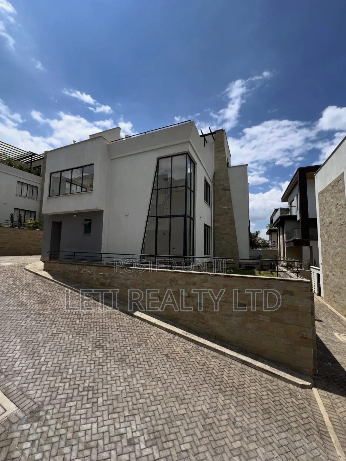 5bdrm Townhouse/Terrace in Maziwa for sale in Maziwa