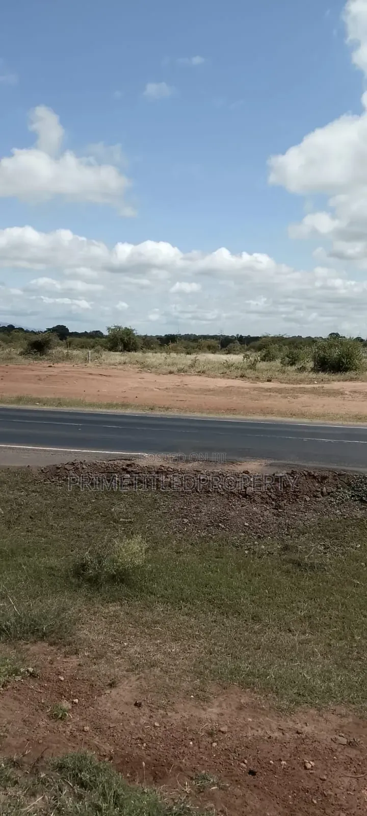 2.04 Acres Touching Machakos Makutano Tarmac Road in Junction