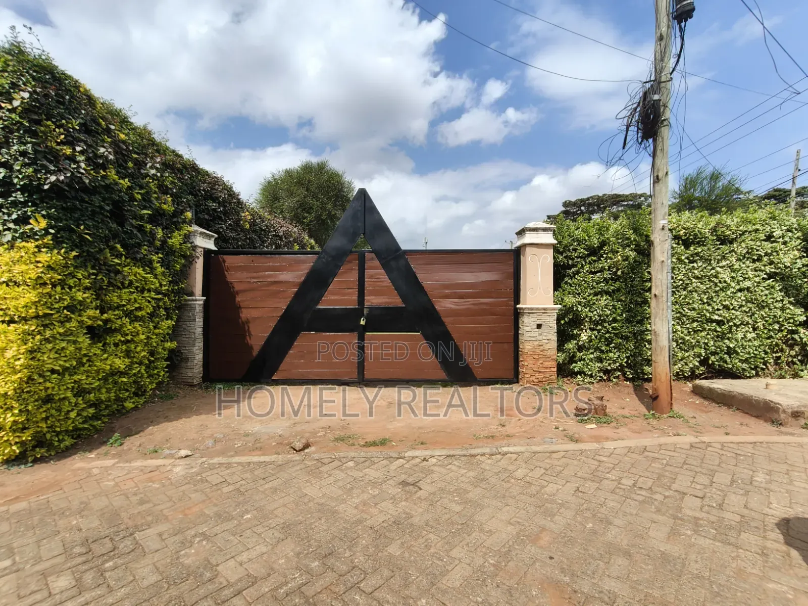 Large Eghth Acre Gated and Fenced Plot for Sale in Kerarapon Drive in Kerarapon