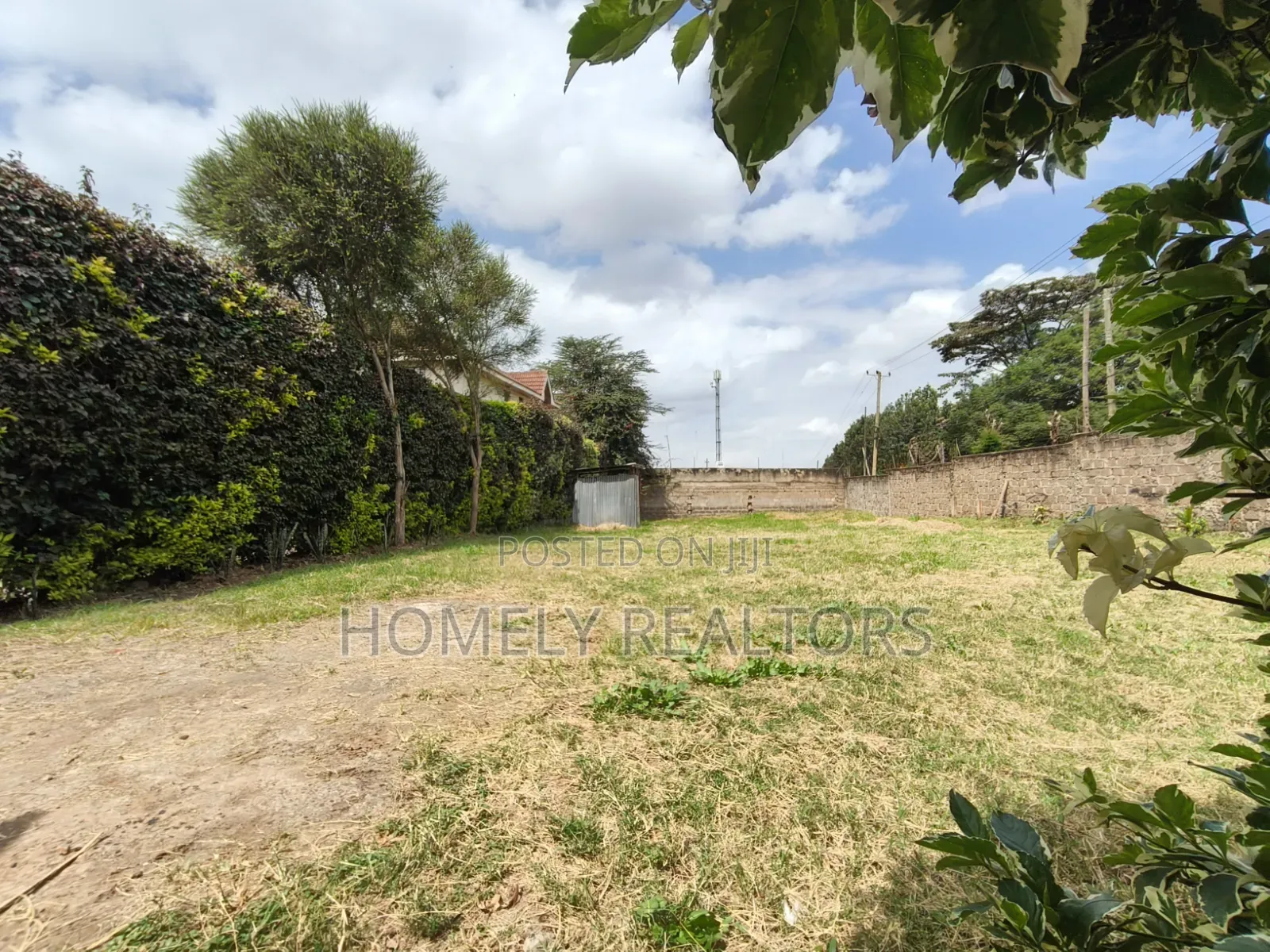 Large Eghth Acre Gated and Fenced Plot for Sale in Kerarapon Drive in Kerarapon