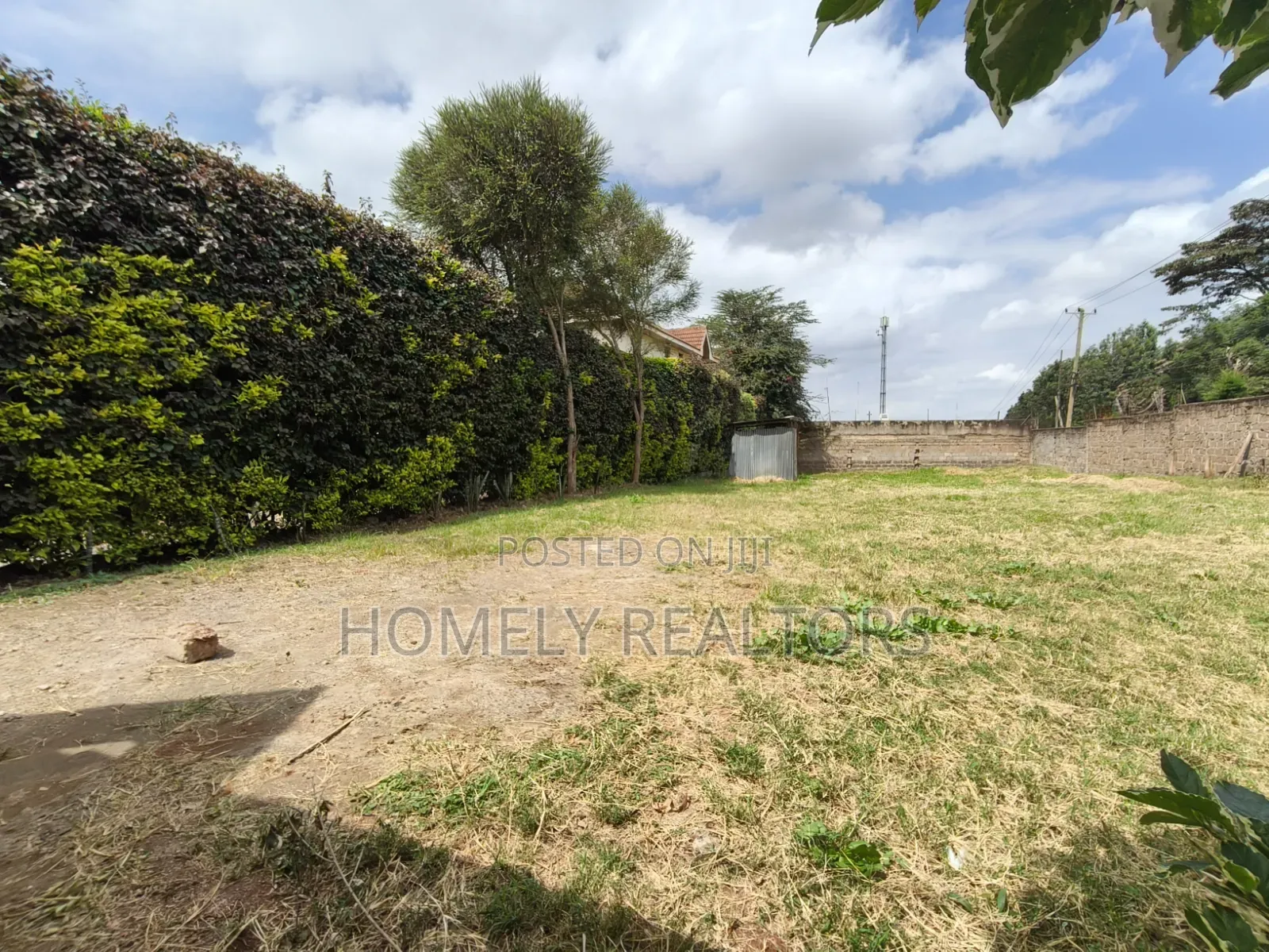 Large Eghth Acre Gated and Fenced Plot for Sale in Kerarapon Drive in Kerarapon