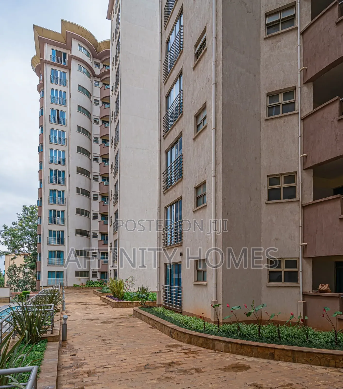 Furnished 3bdrm Block of Flats in Valley Arcade for sale in Valley Arcade