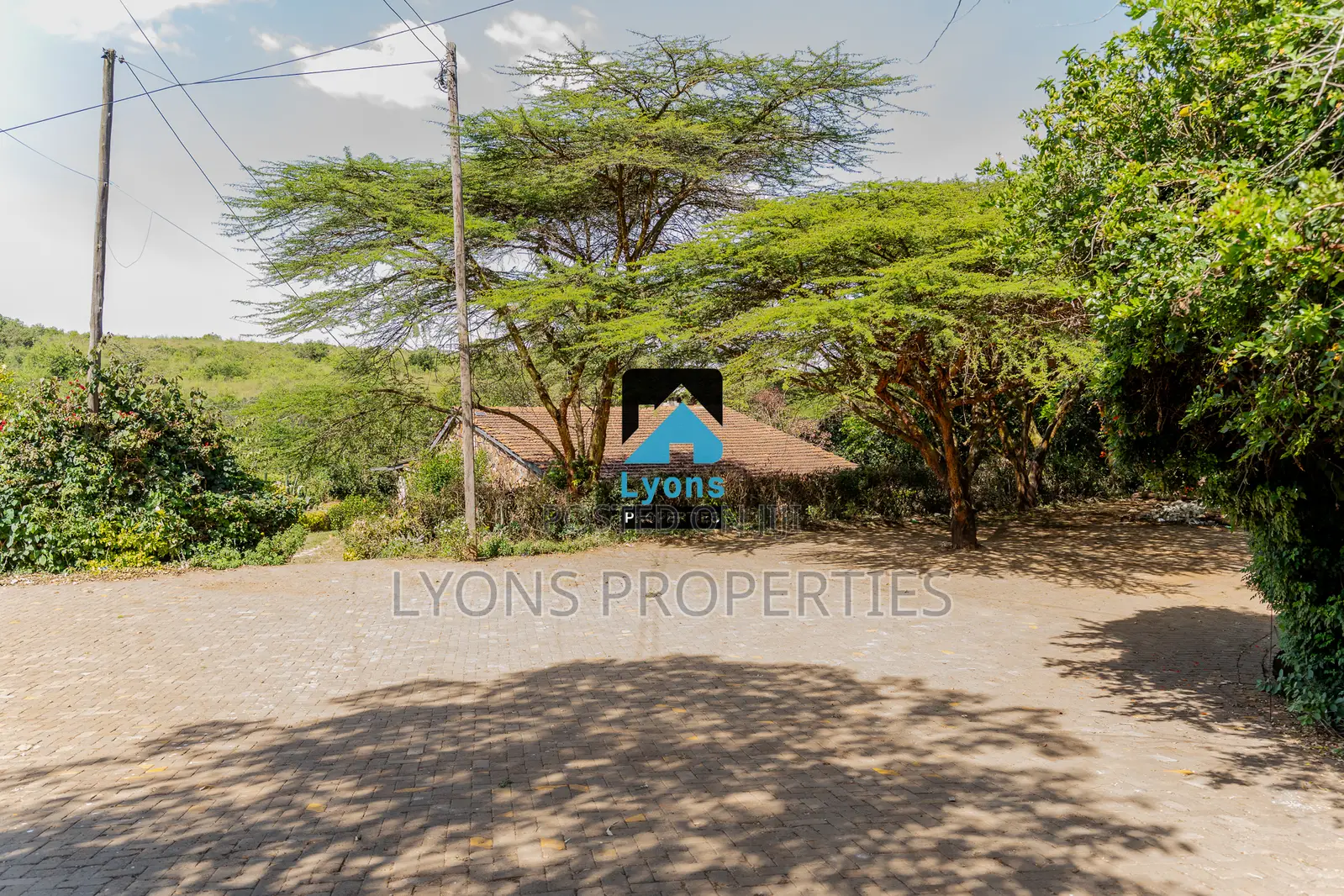 3/4 Acre Of Land For Sale In Maasailodge Including A 6 Bdrm in Maasai Lodge