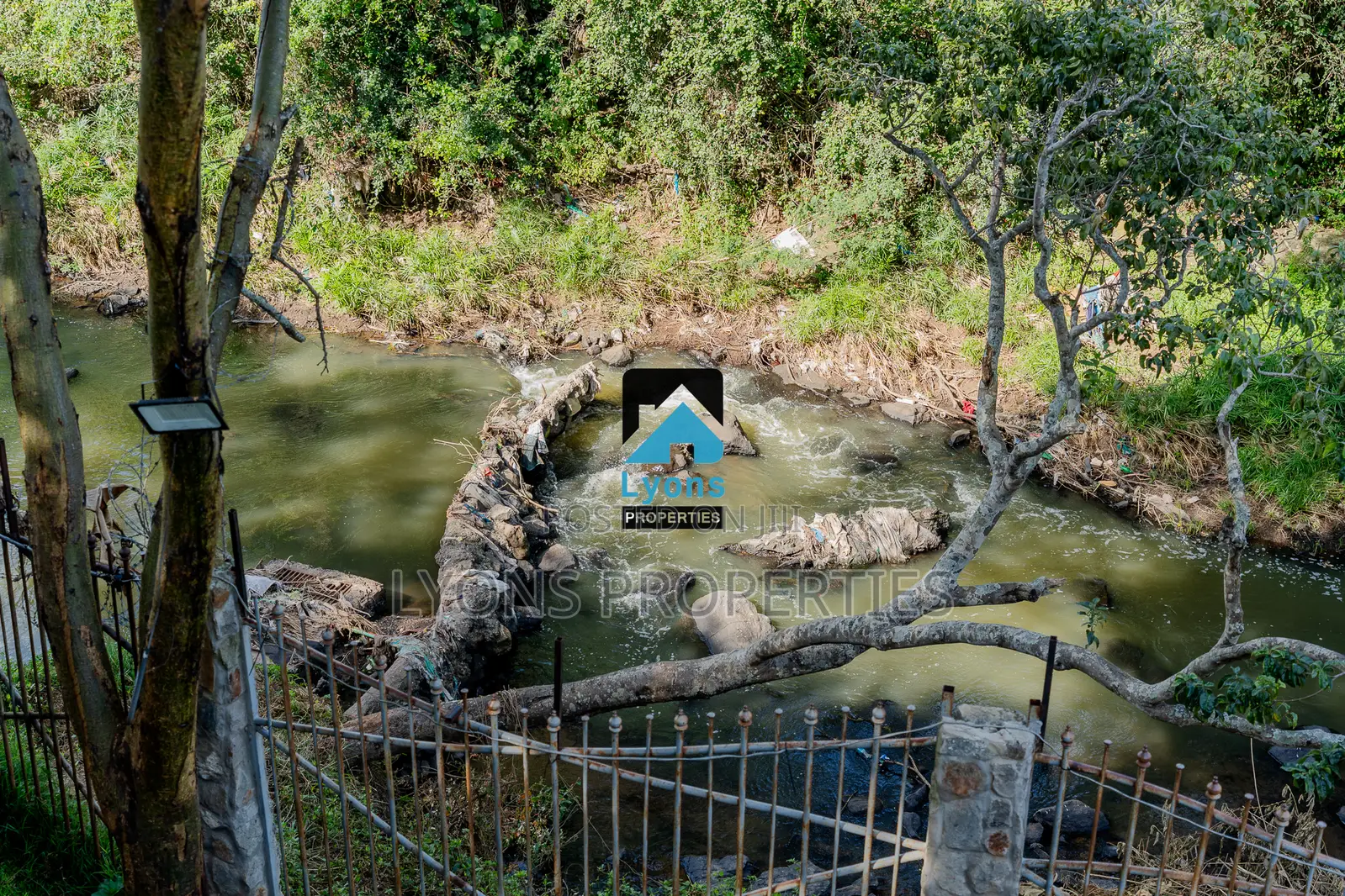 3/4 Acre Of Land For Sale In Maasailodge Including A 6 Bdrm in Maasai Lodge