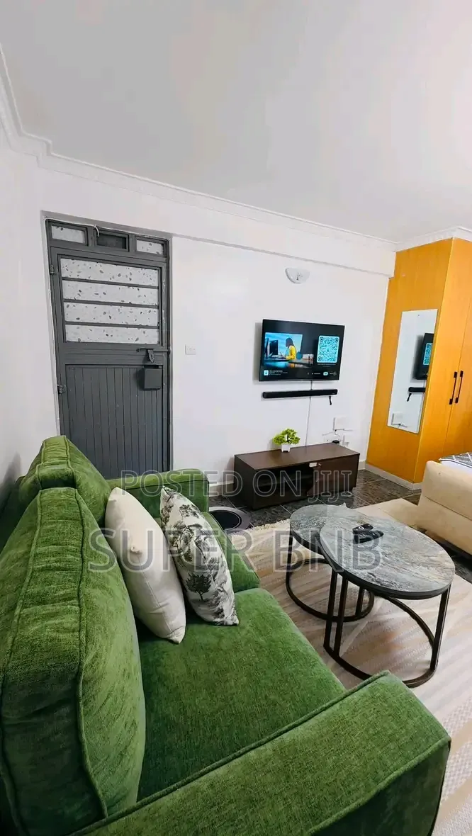 Crown Z Towers -Kamakis Airbnb Apartments Cosy in Kamakis
