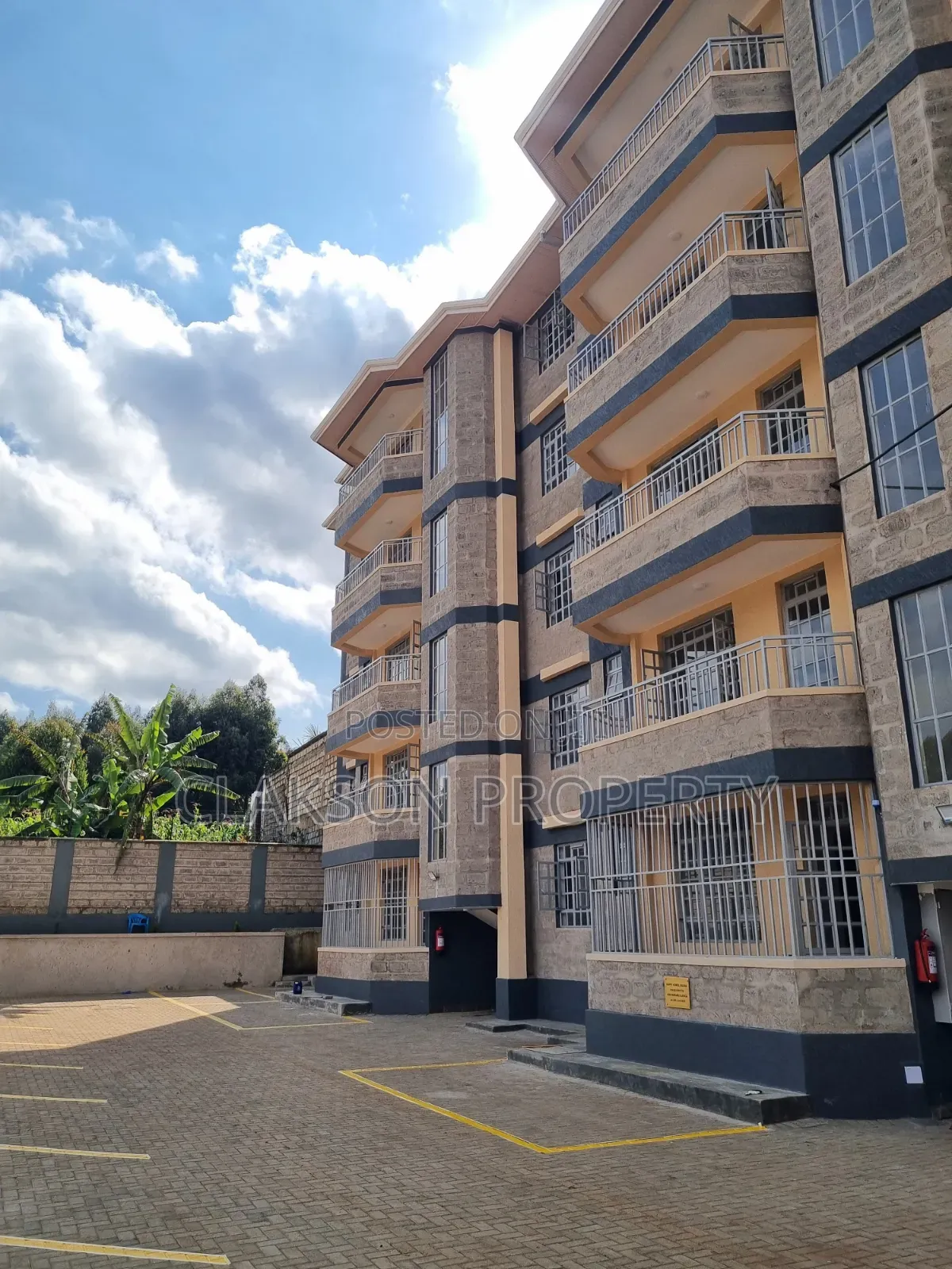 2bdrm House in Zambezi for rent in Zambezi/Sigona