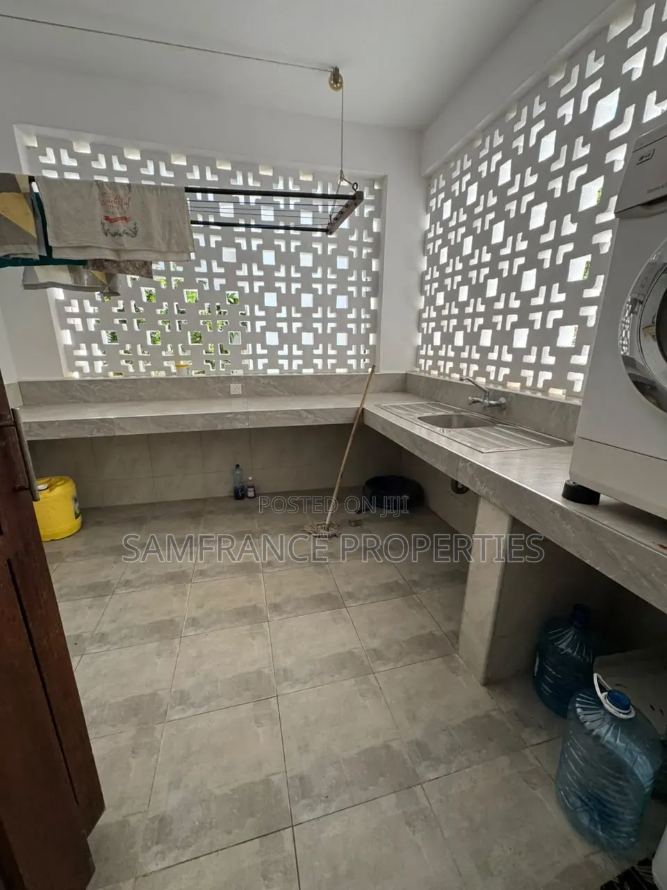 3bdrm Apartment in Cement Road, Nyali Mkomani for rent in Nyali Mkomani