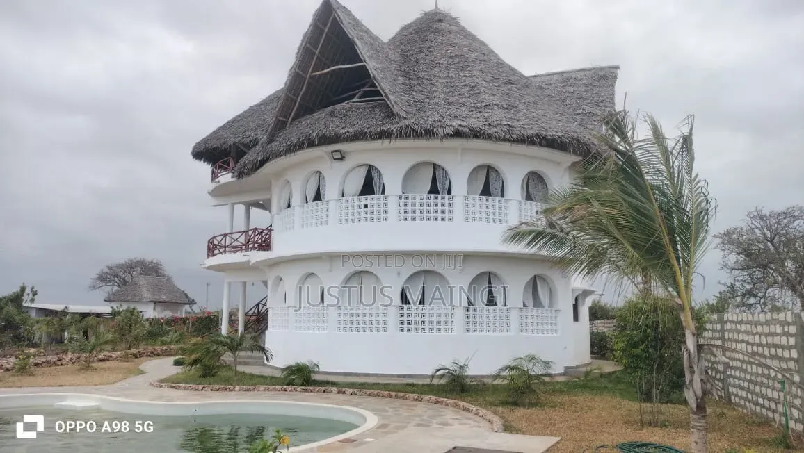 Furnished 4bdrm Villa in Mayungu, Shella for sale in Shella