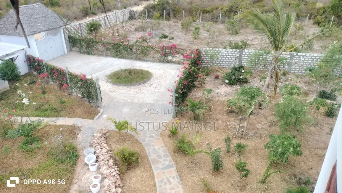 Furnished 4bdrm Villa in Mayungu, Shella for sale in Shella