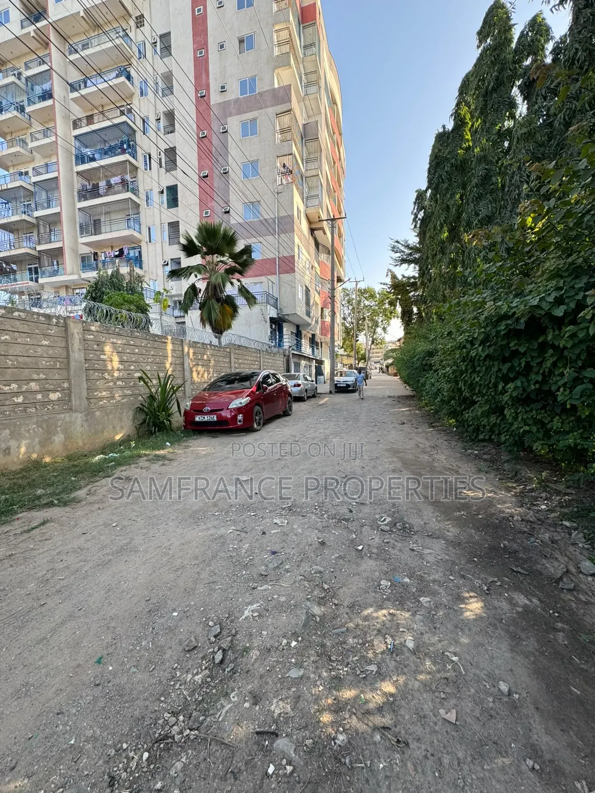 Quarter an Acre Plot on Sale in Bombolulu