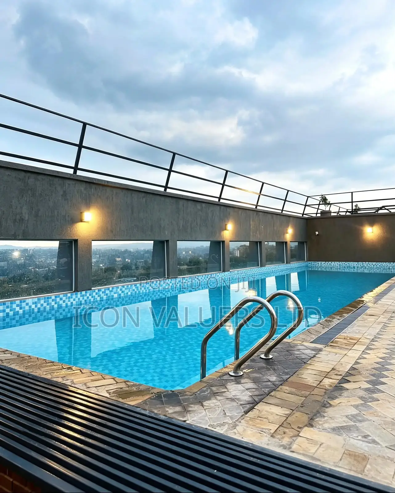 Studio Airbnb With Swimming Pool in Mountain View