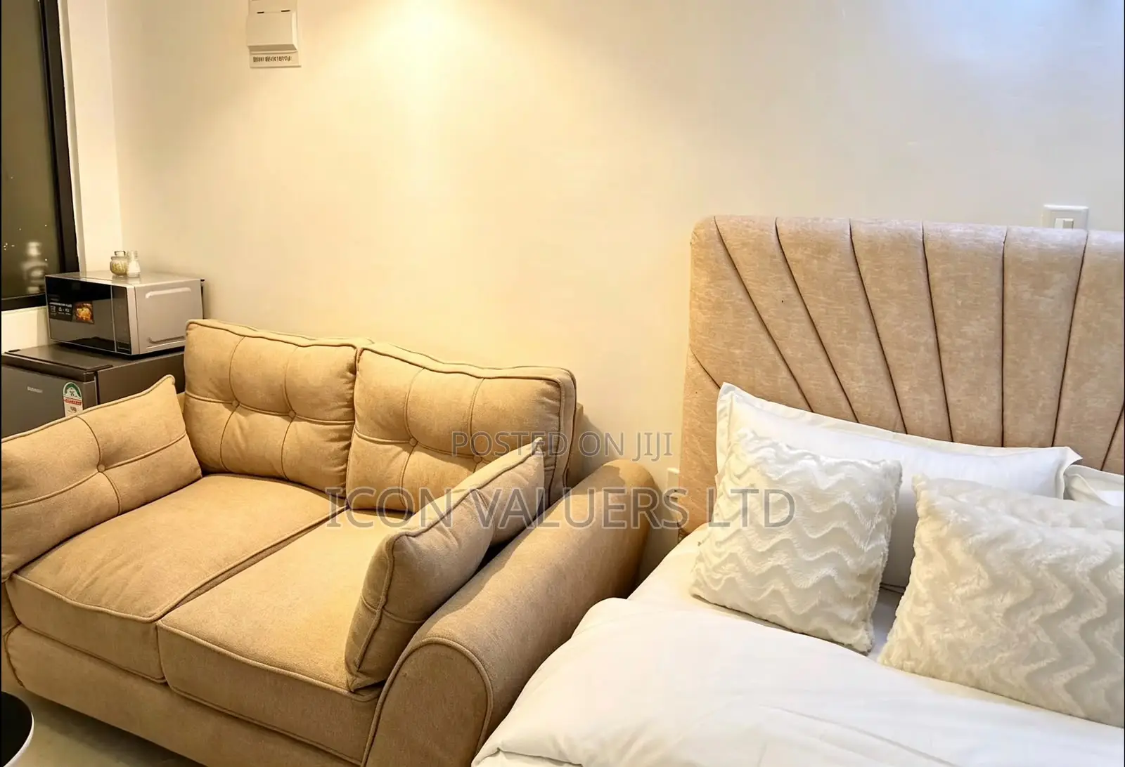 Studio Airbnb With Swimming Pool in Mountain View