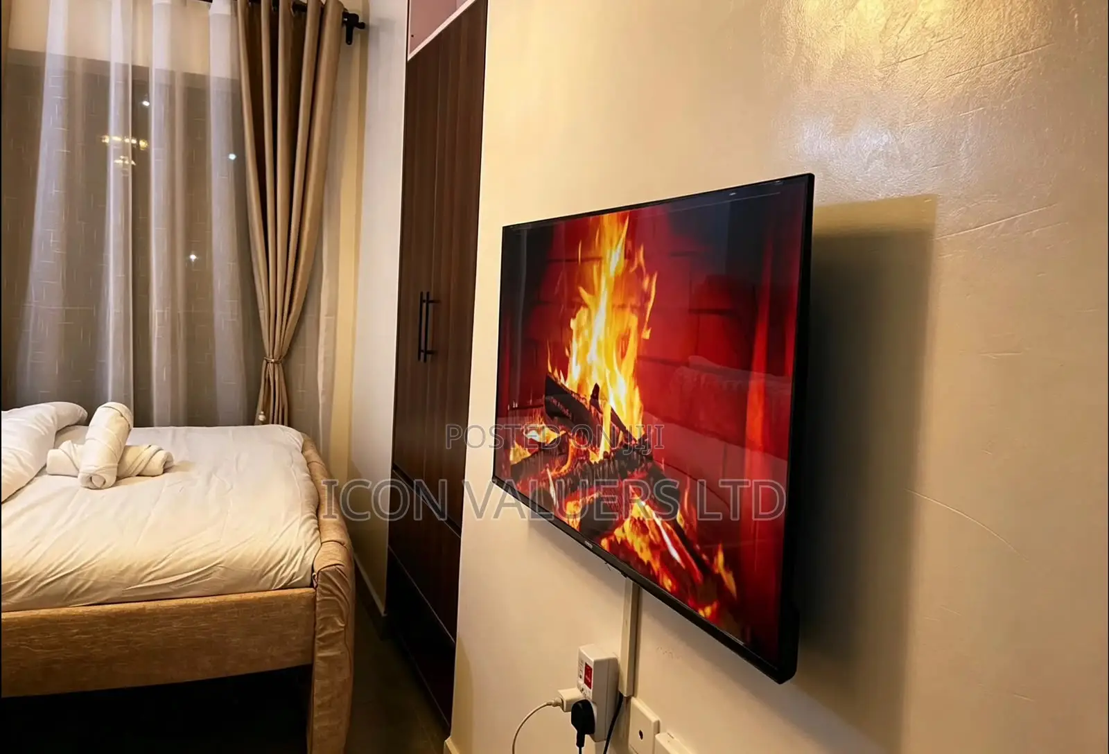 Studio Airbnb With Swimming Pool in Mountain View