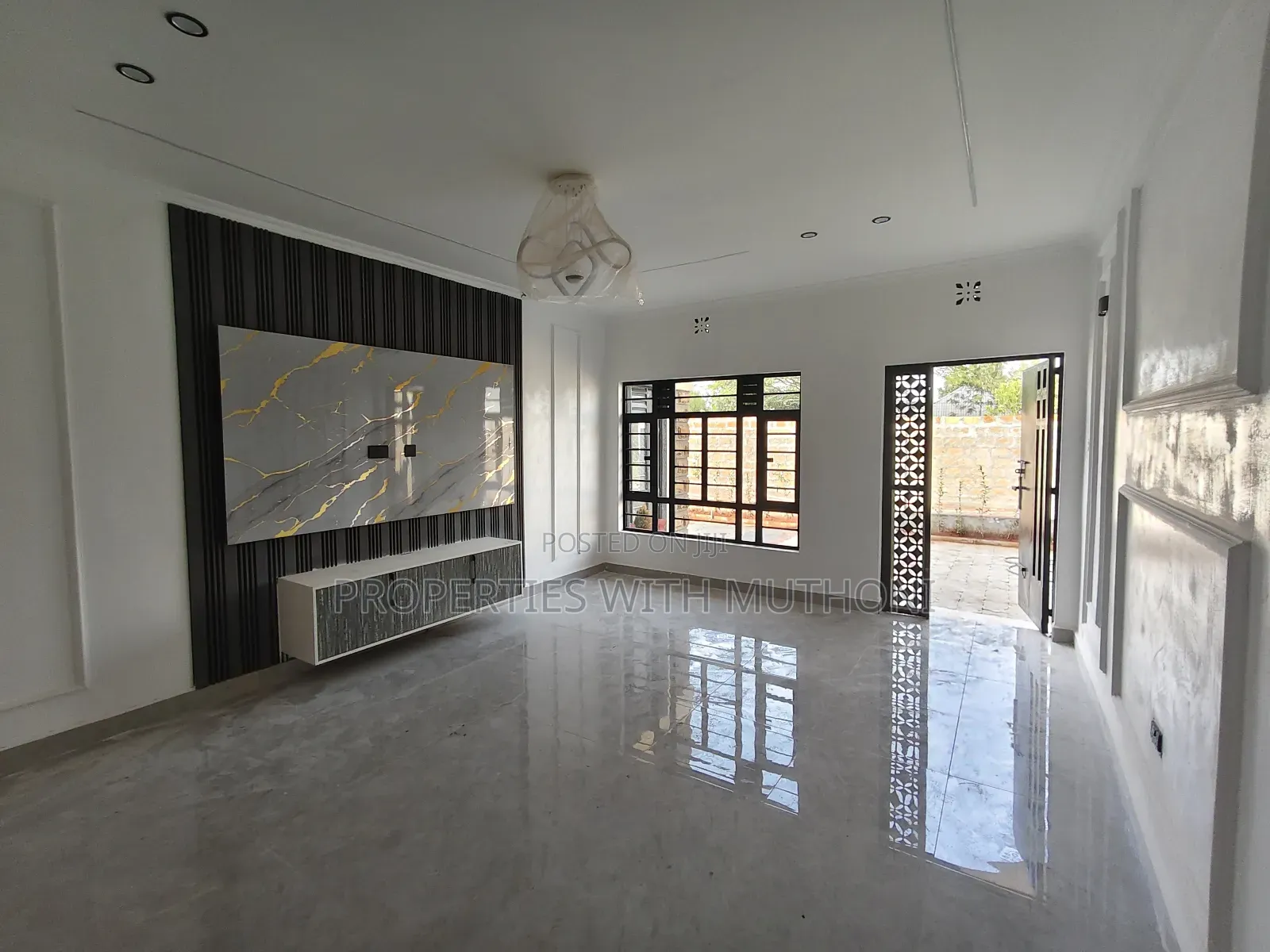 5bdrm Bungalow in Matasia for sale in Matasia