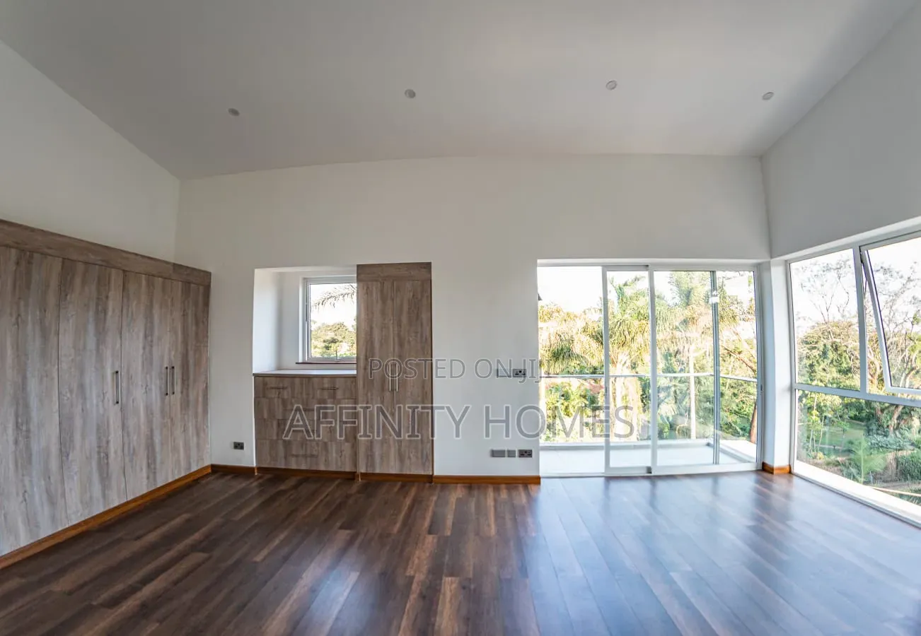 4bdrm Townhouse / Terrace in Kabasiran, Maziwa for rent in Maziwa