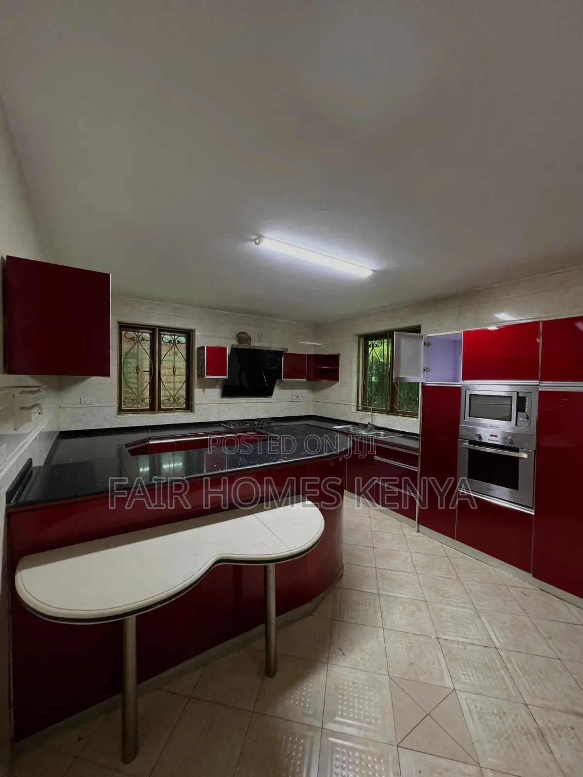 5bdrm Townhouse / Terrace in Othaya Road, Valley Arcade for rent in Valley Arcade