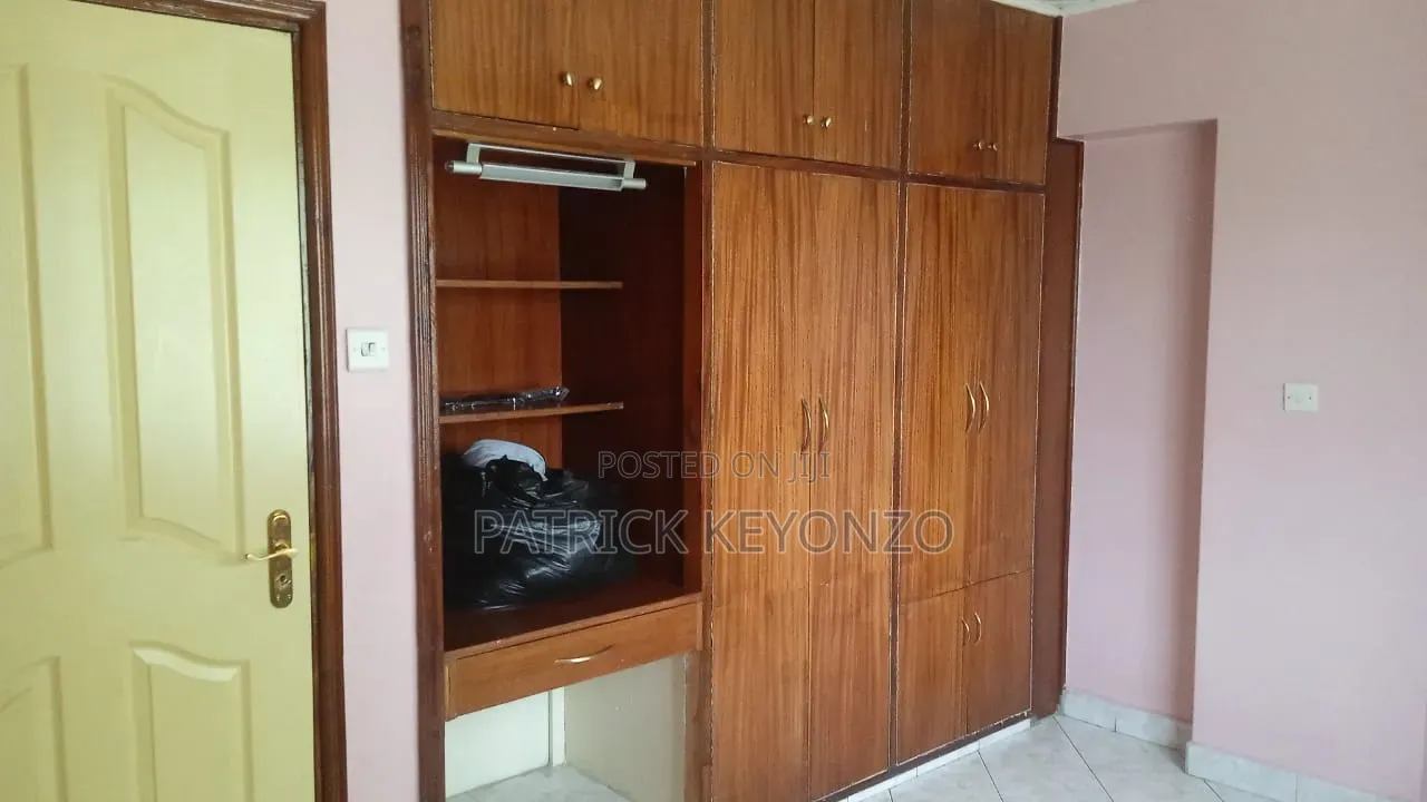 4bdrm Maisonette in Lavion Court, Gateway Mall Area for sale in Gateway Mall Area