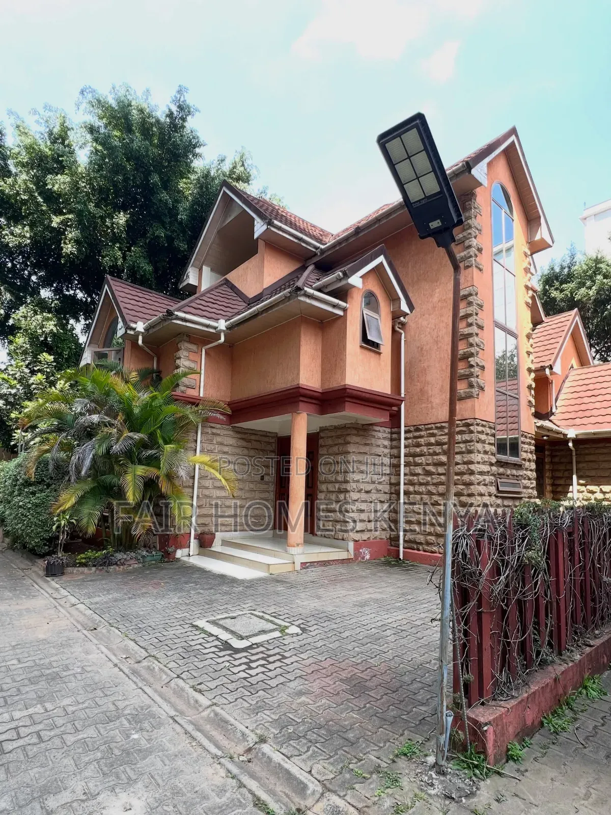 5bdrm Townhouse / Terrace in Othaya Road, Valley Arcade for rent in Valley Arcade