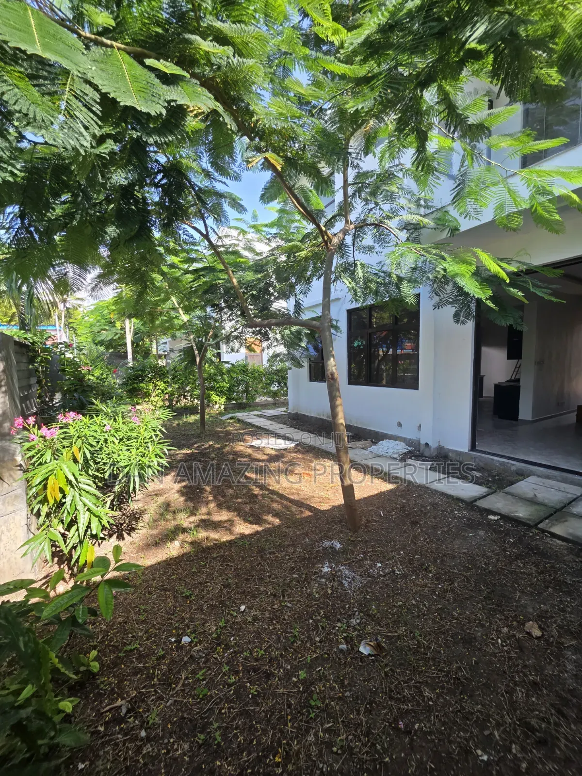 4bdrm Townhouse/Terrace in Nyali Plus Dsq for sale in Nyali Mkomani