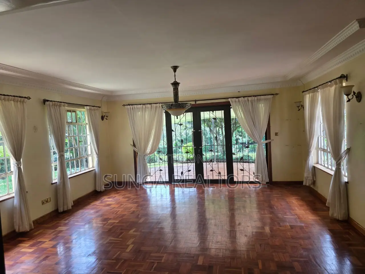 5bdrm Bungalow in Kyuna Estate for rent in Kyuna Estate