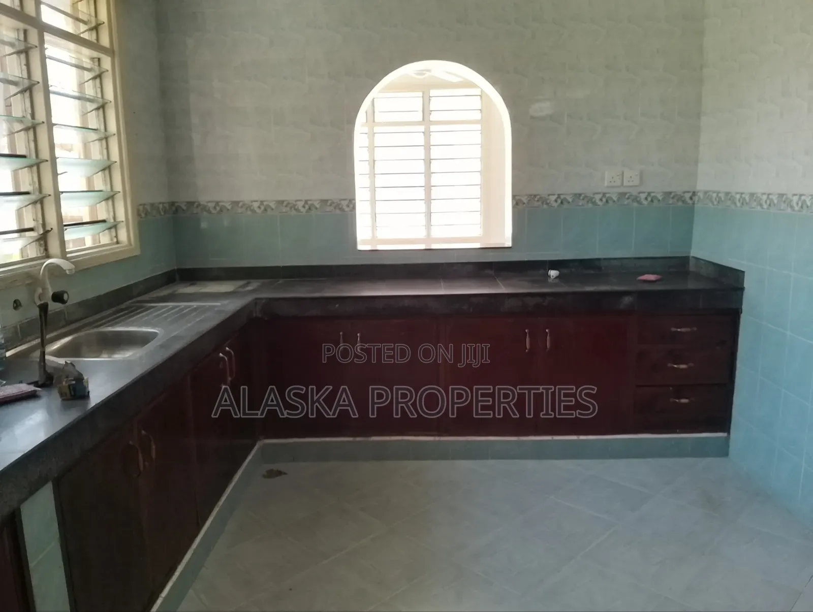 4bdrm Mansion in Beach Road Estate, Nyali Mkomani for rent in Nyali Mkomani